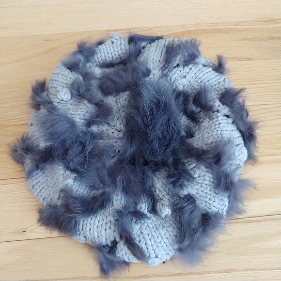 Gray Knit beret with fur detail & pom. NWT - Picture 4 of 5